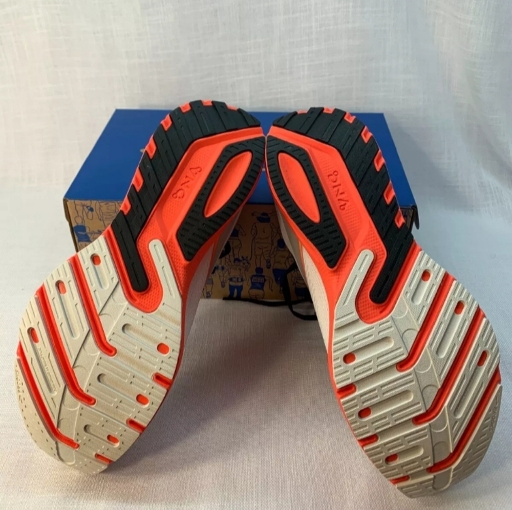 Brooks Running Launch 10 Men's White/Coral **Multiple Sizes** NEW - Picture 2 of 6